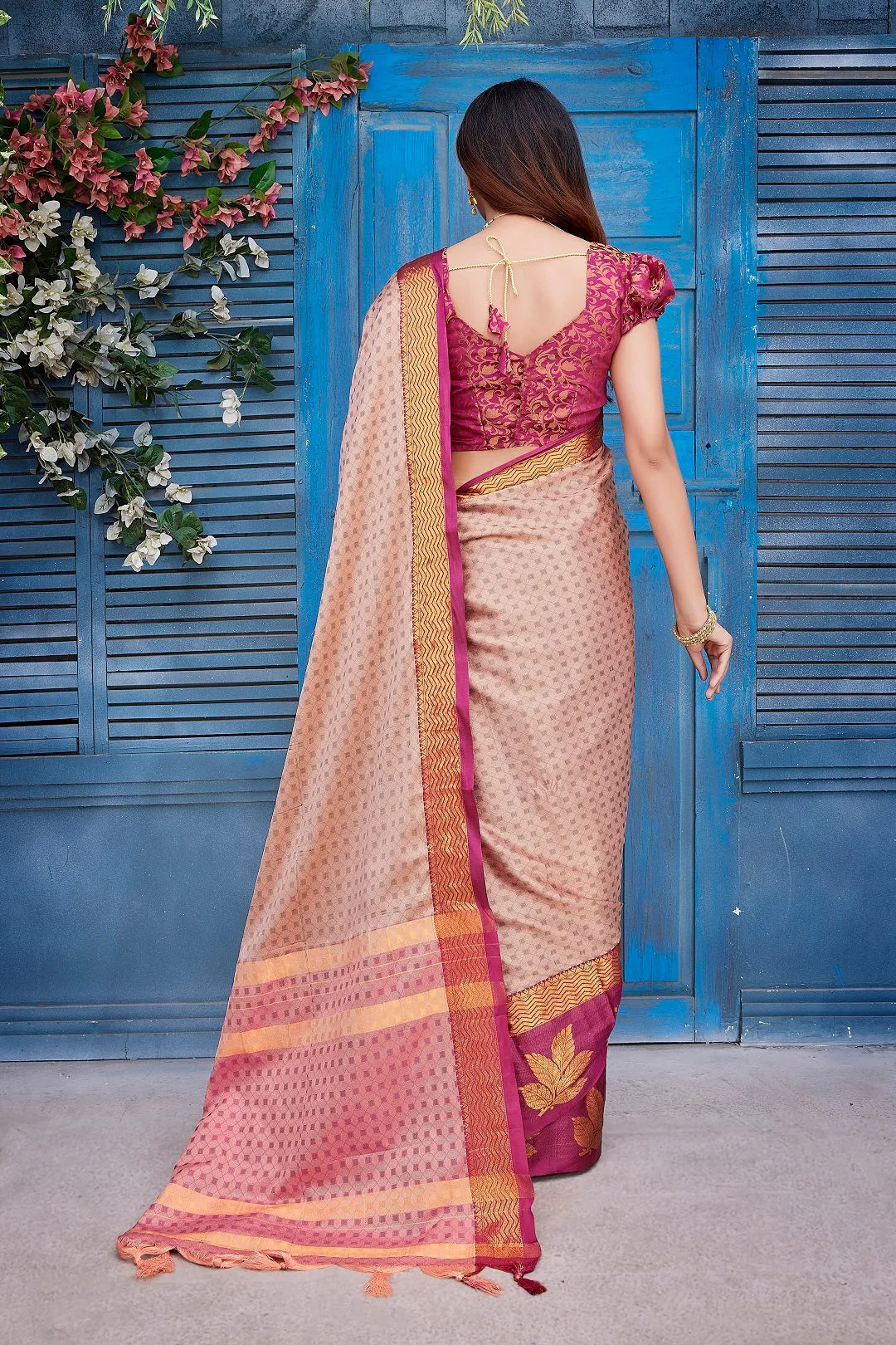 Women Party Wear Aura Silk Saree With Un Stitched Blouse